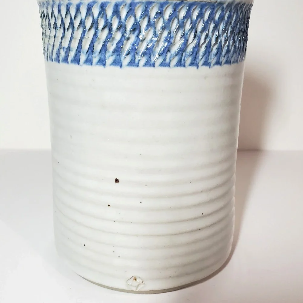 Pottery hand thrown utensil holder, white and blue, marked near base,‎ texture